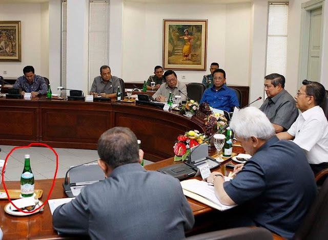 7 Fakta Tentang Air Mineral yang Diduga `Miras` di Pertemuan Ahok 7 Fakta Tentang Air Mineral yang Diduga `Miras` di Pertemuan Ahok