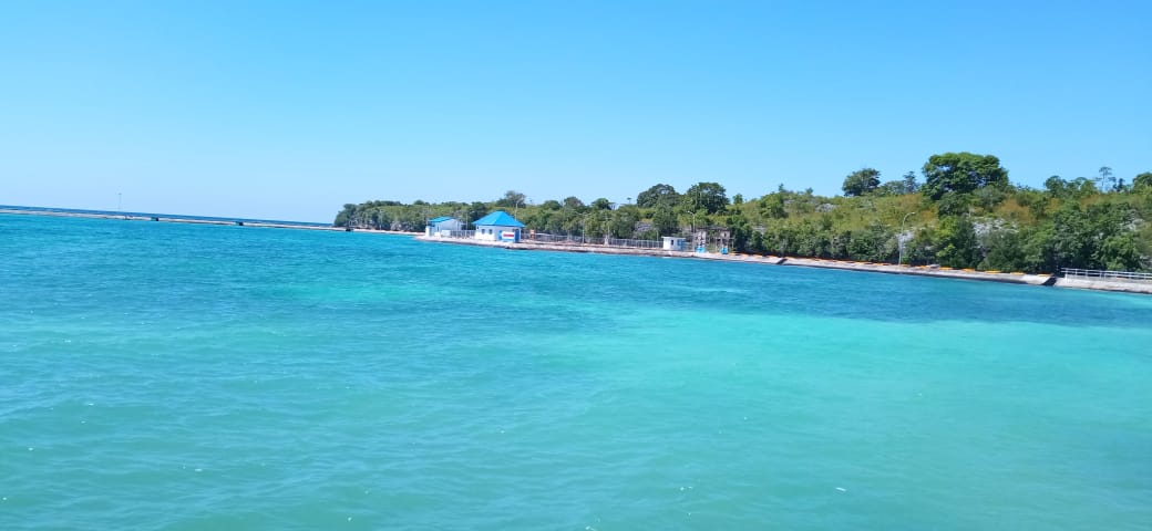 Dari Gerbang Pelabuhan Pamatata Menelusuri Pantai Hingga Gua Alam