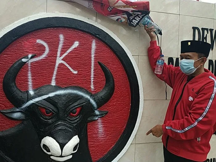 Jadi Korban Vandalisme, Lambang Partai di Kantor DPC PDIP Pacitan Dicoreti PKI