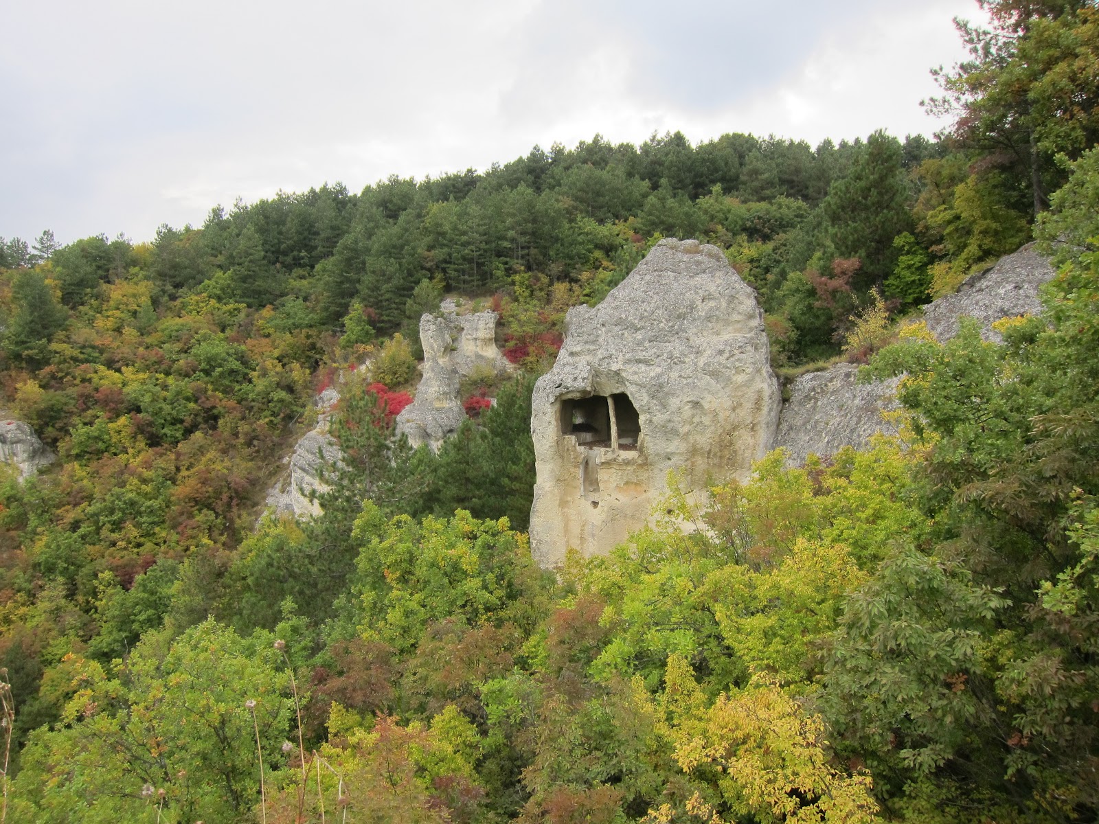 В Болгарии в горе храм