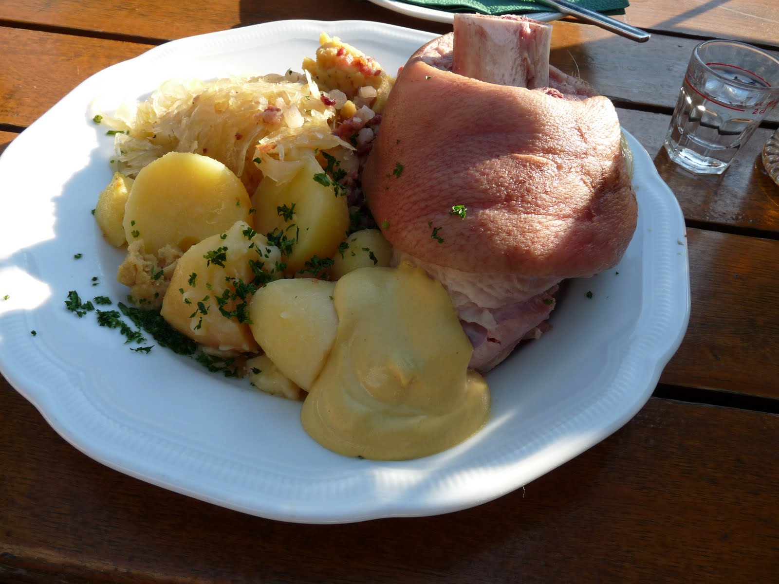 esther-food-adventure-knuckle-sausage-beer-1