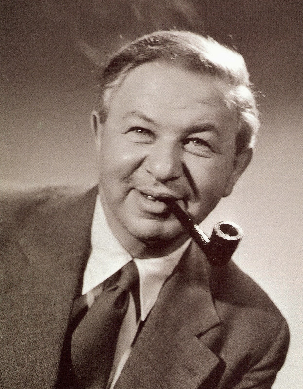 DisMueblesDeco: ANT y GRAND PRIX de Arne Jacobsen