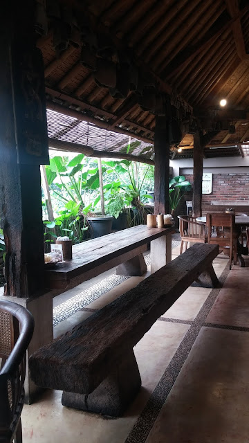 warung taru dago atas bandung