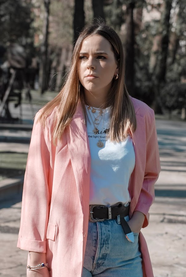 Outfit con maxi blazer rosa