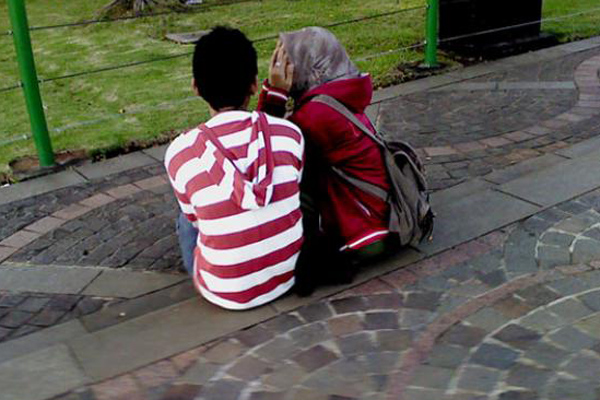 Gambar Orang Pacaran Dari Belakang Ar Production