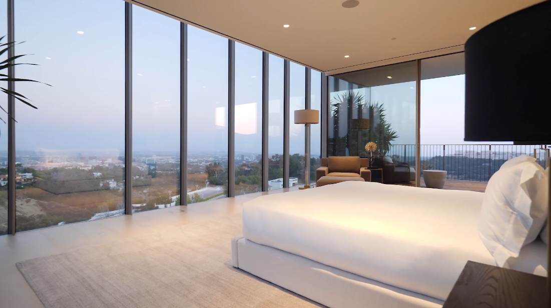 31 Interior Design Photos vs. Tour 11490 Orum Rd, Los Angeles, CA