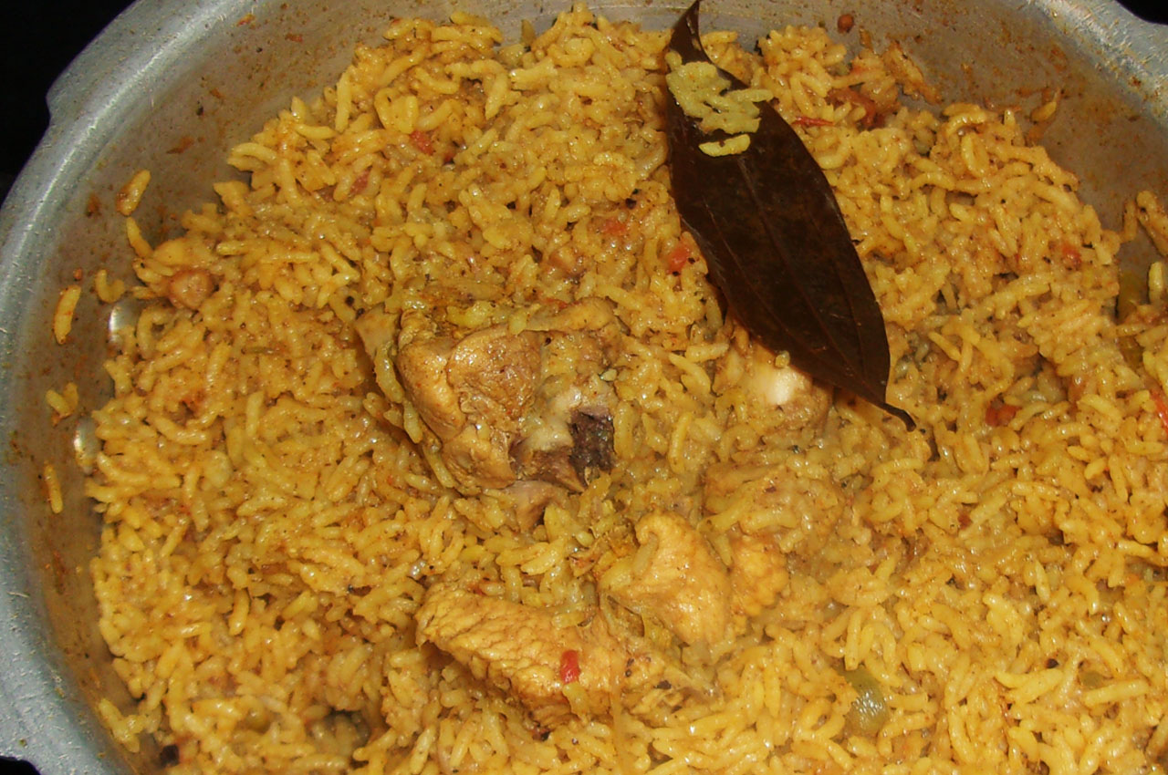 CHICKEN BIRYANI IN PRESSURE COOKER