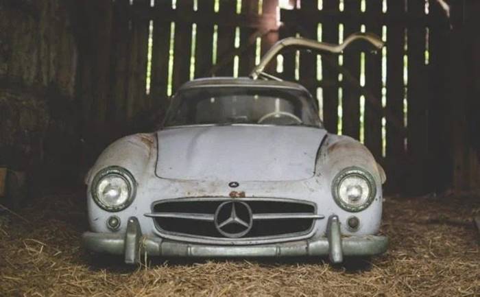 Unique Mercedes-Benz 300SL Gullwing