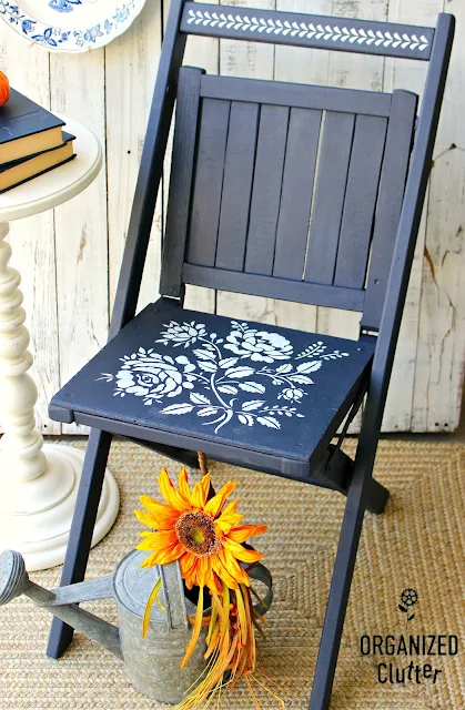 Upcycled Vintage Folding Chair with Dixie Belle IN THE NAVY #dixiebellepaint #inthenavy #artmindsstencil #stencil #floralstencil #vintagechair #foldingchair #upcycle