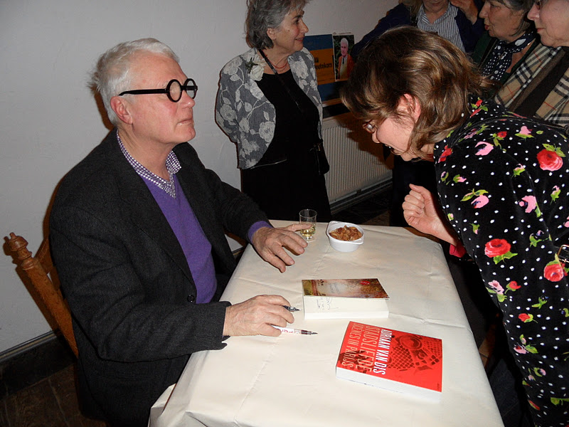 65+ and still young: Hier i-i-i-s-s Adriaan van Dís