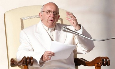 Papa Francisco Excomunga as Fake News
