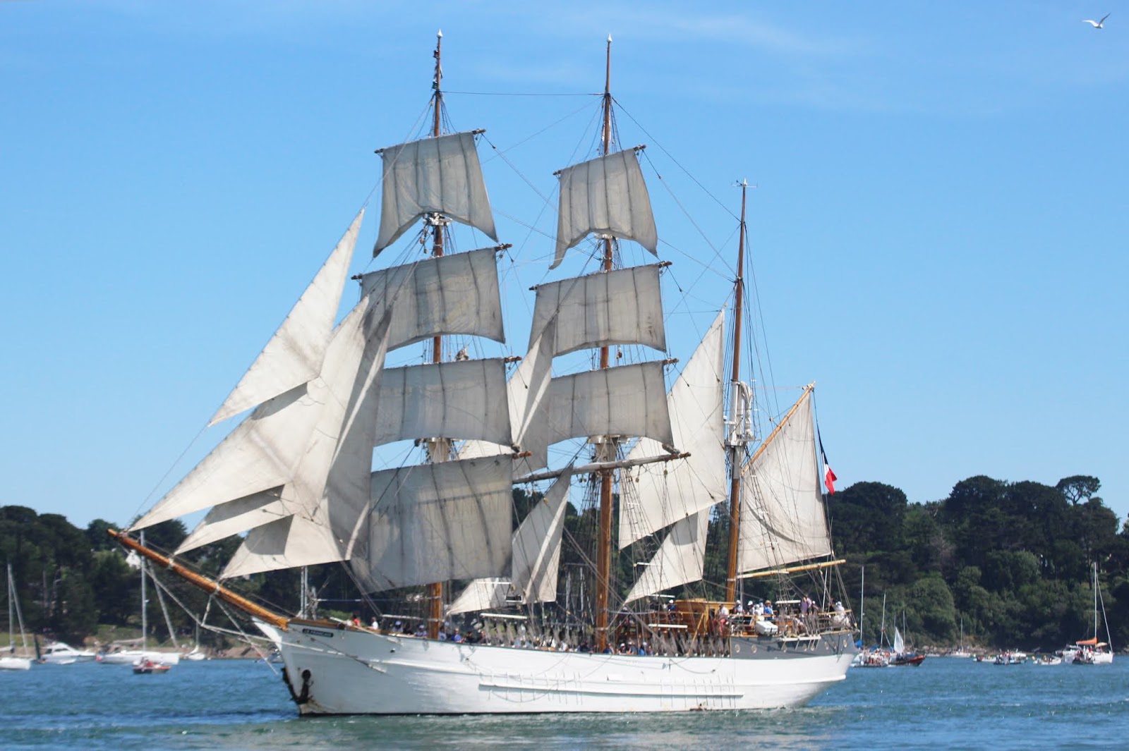 Voilier à trois, quatre ou cinq mâts LE FRANÇAIS, ex KASKELOT