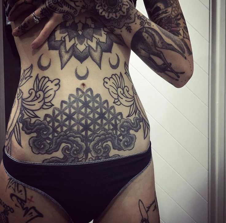 15 Tasteful Pelvic Tattoos