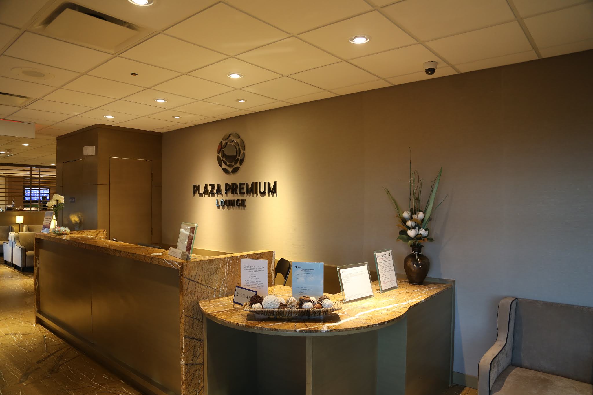 Lounge Review Plaza Premium Lounge Edmonton International Airport (Domestic/International