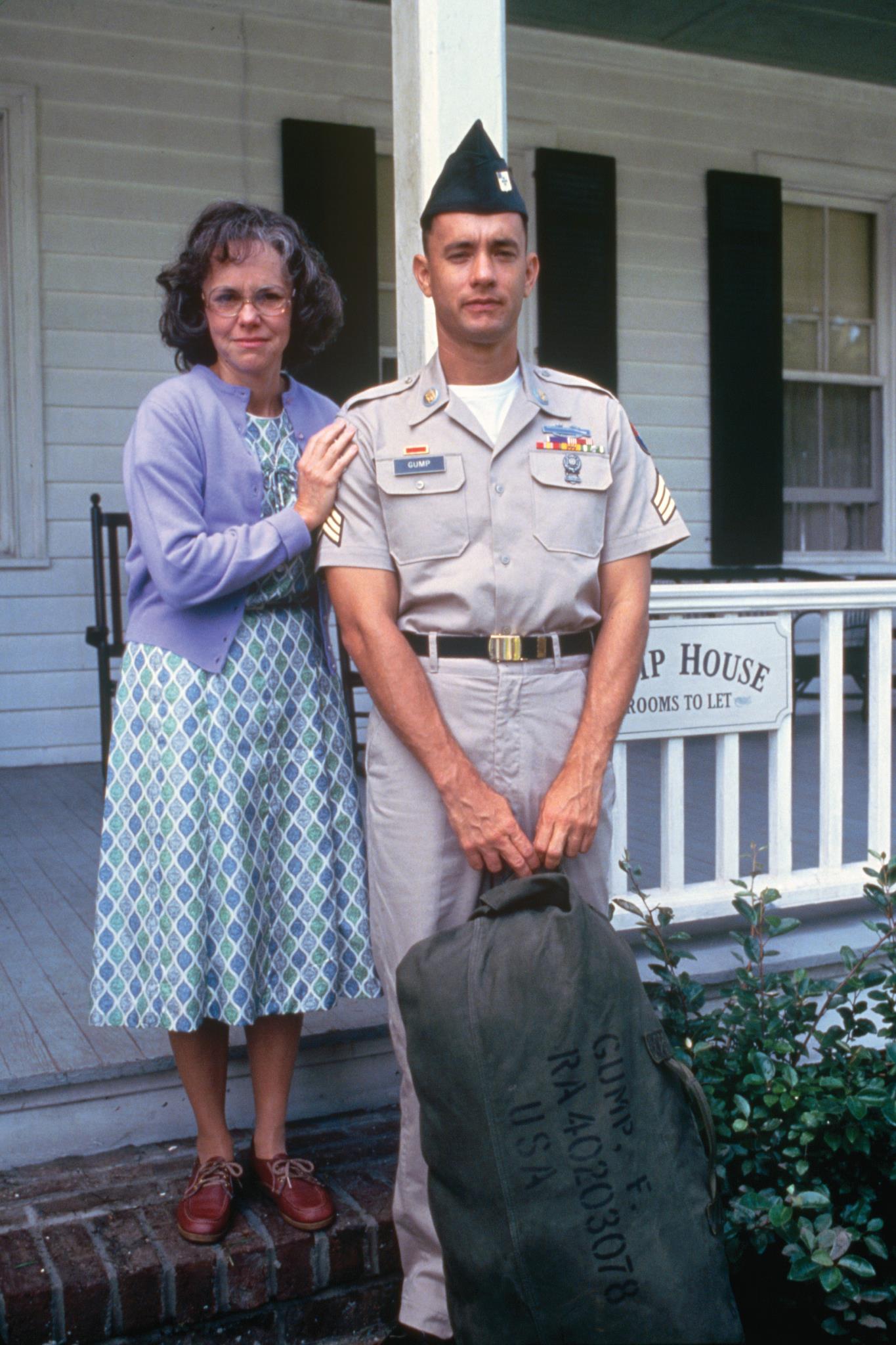 30 Amazing Photos of Tom Hanks From 1994’s Movie ‘Forrest Gump
