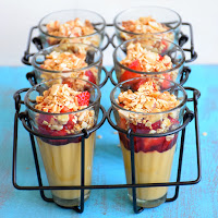  Doce de queijo e morango crocante