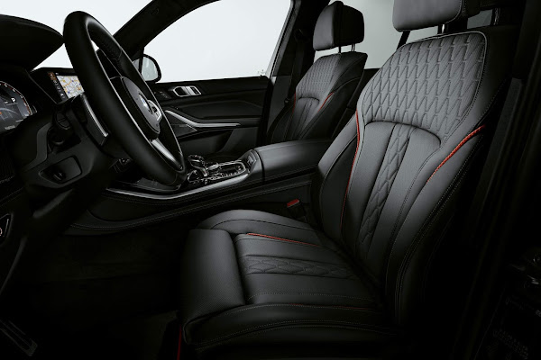 BMW X5 ganha versão Black Vermilion com detalhes vermelhos - EUA