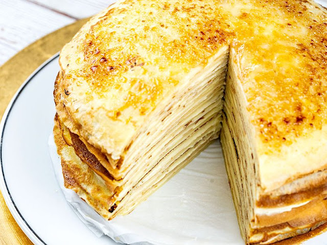 Le gâteau de crêpes crème diplomate