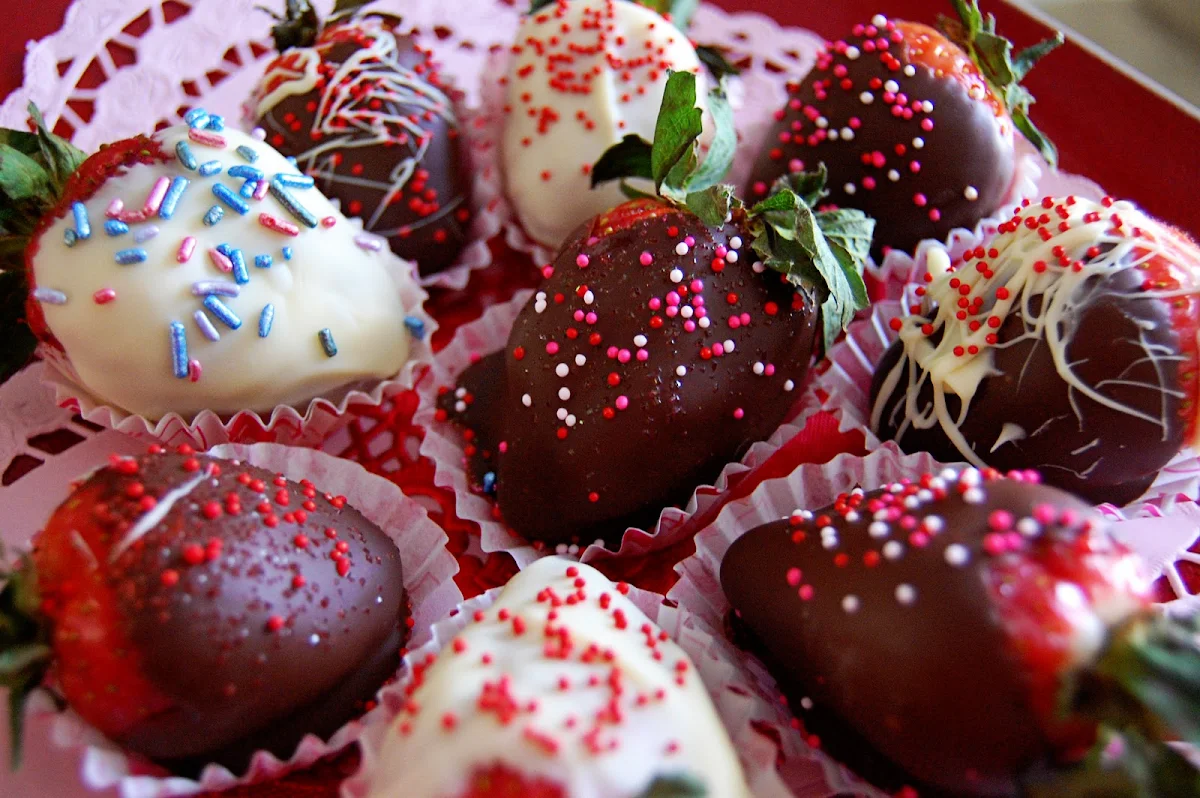 Valentine’s Day chocolate covered strawberries recipe