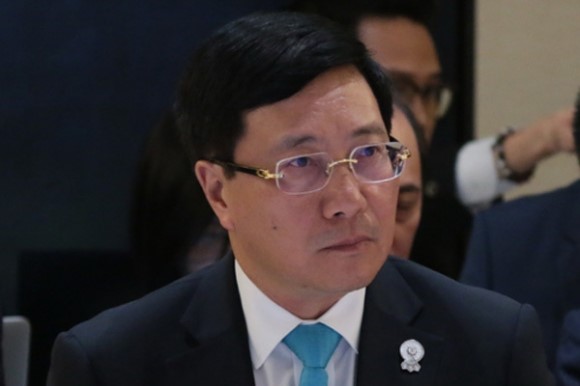 Phó Thủ tướng nói nhóm tàu Trung Quốc vi phạm chủ quyền Việt Nam - TQ chả là gì cả, VN theo ai thôi?