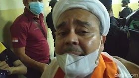 Pengacara Sebut Habib Rizieq Bimbing 2 Tahanan Masuk Islam