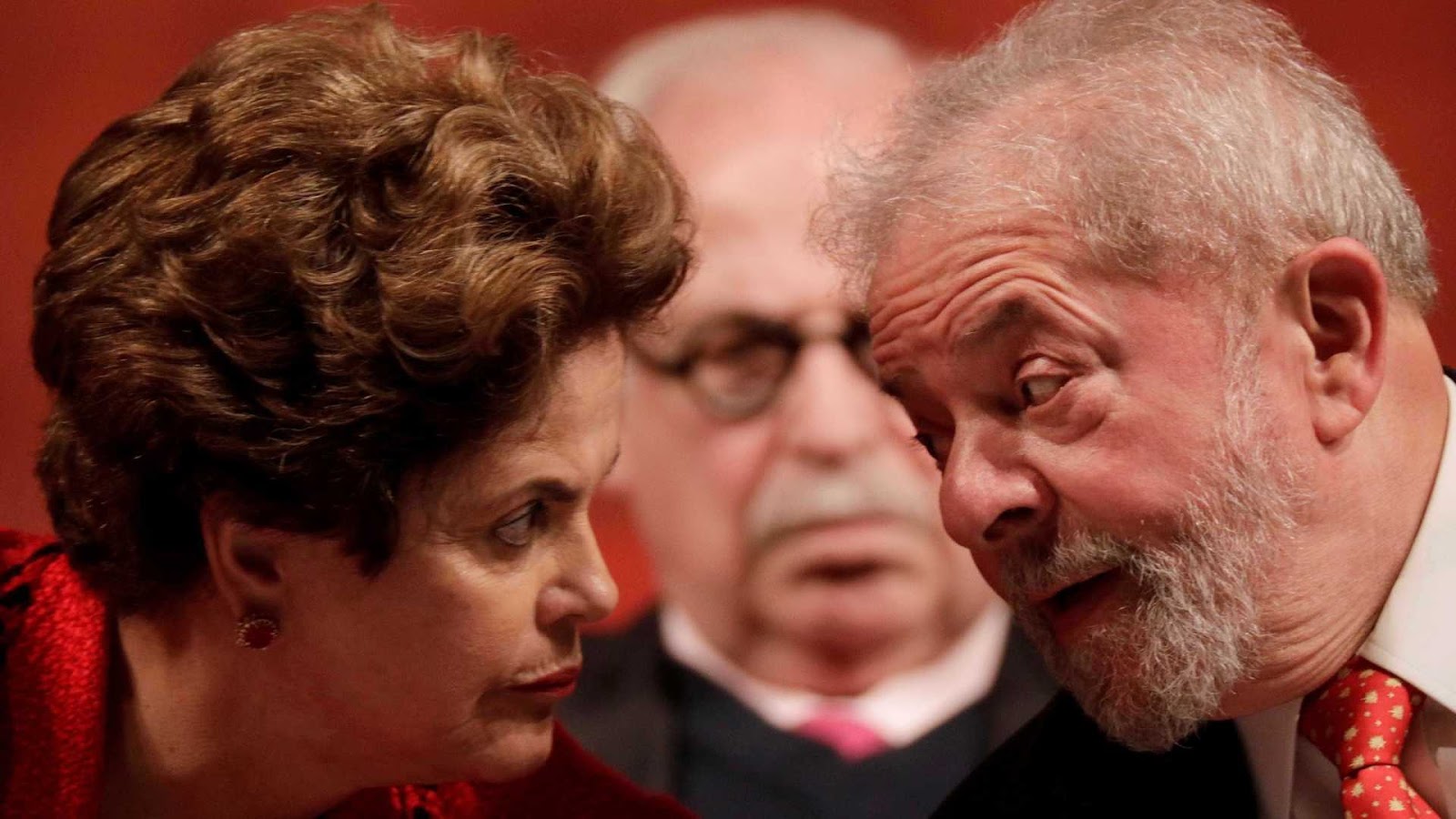 Dilma: Lula discutiu comigo como está sendo a destruição da Petrobras