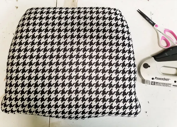 How to Easily Reupholster Dining Seat Cushions - DIY Beautify