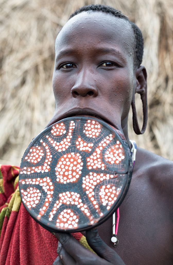 Around The World Why do mursi women wear clay lip plates
