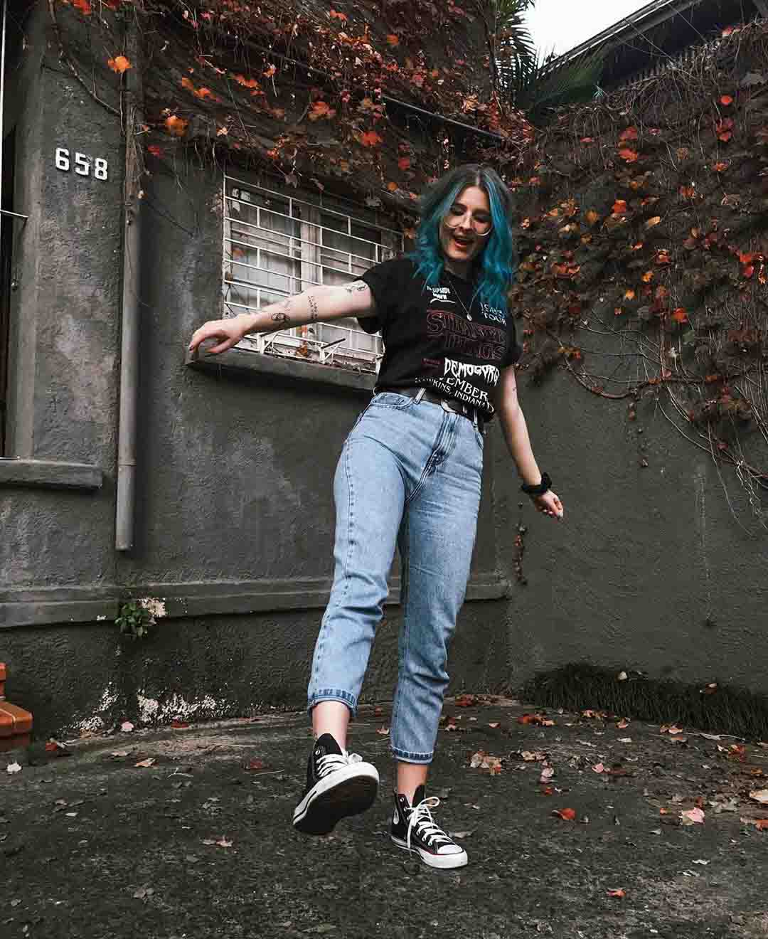 mom jeans com all star