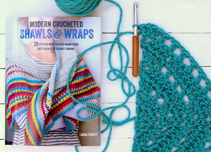 Book review. Modern crocheted shawls and wraps: Laura strutt