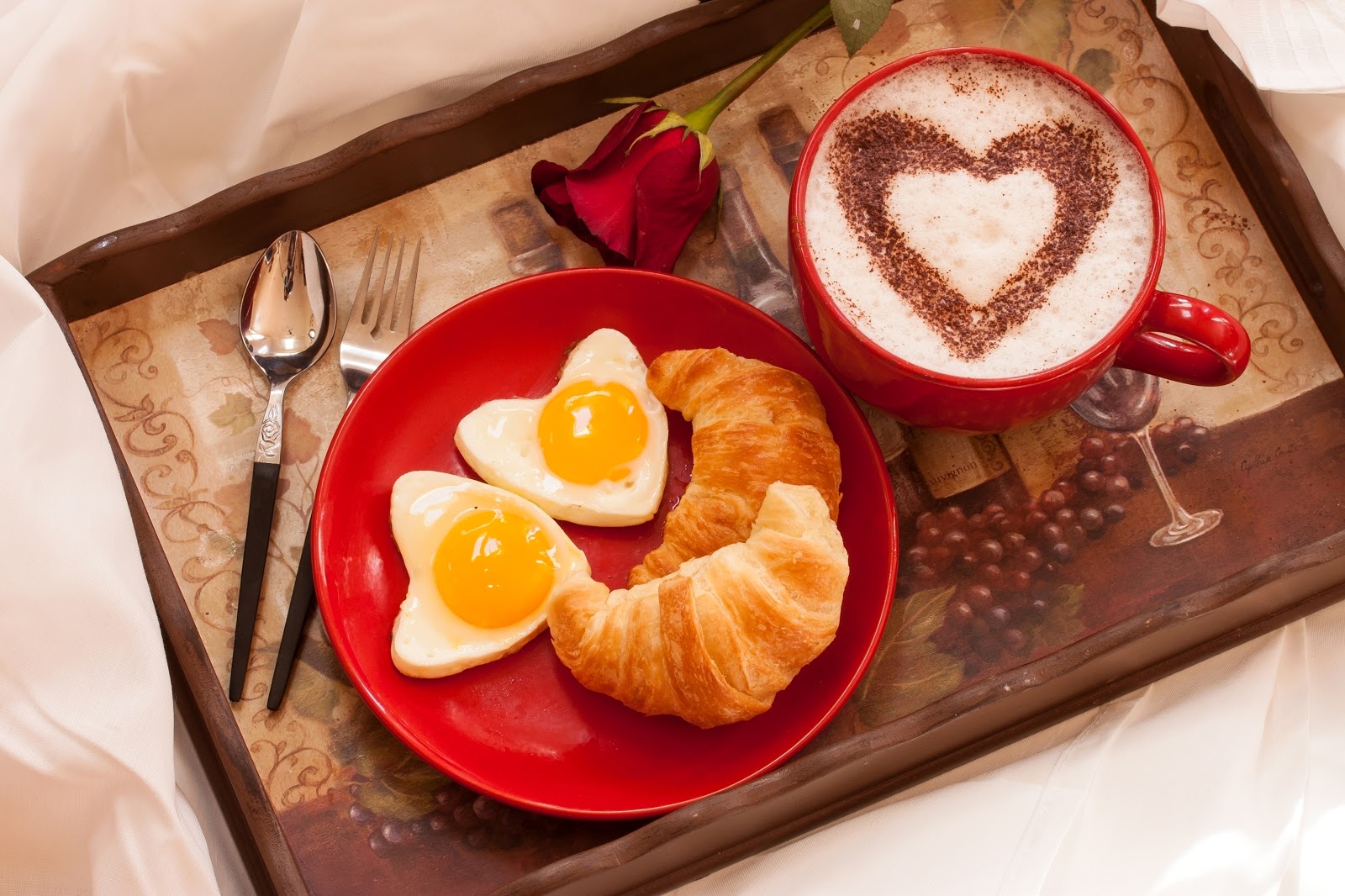 Обед влюбленных. Романтический завтрак. Завтрак в постель любимому. Красивый завтрак в постель. Вкусный романтический завтрак.