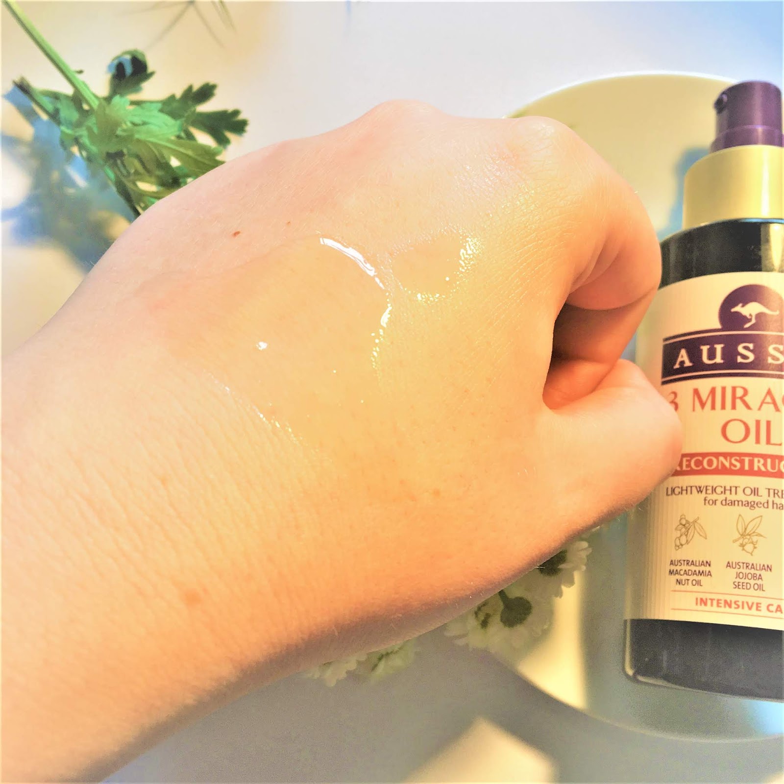 aussie-3-miracle-hair-oil-reconstructor-lightweight-treatment-laura