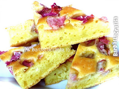 Prăjitură cu rubarbă