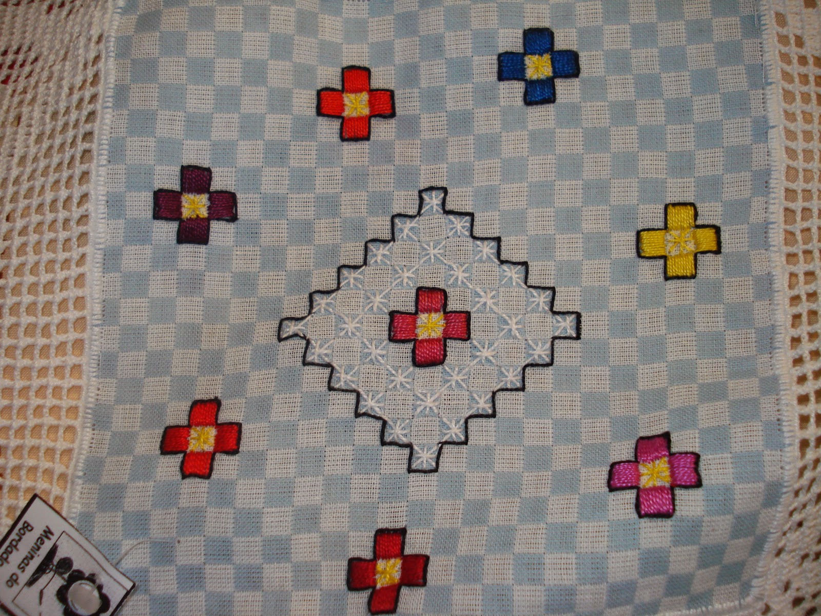 Ponto cruz duplo em tecido xadrez