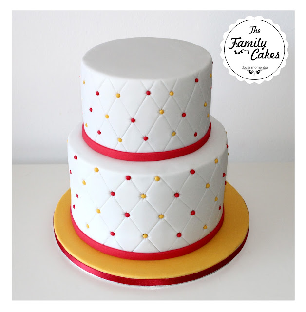Bolo com bolinhas/ DOTS CAKE