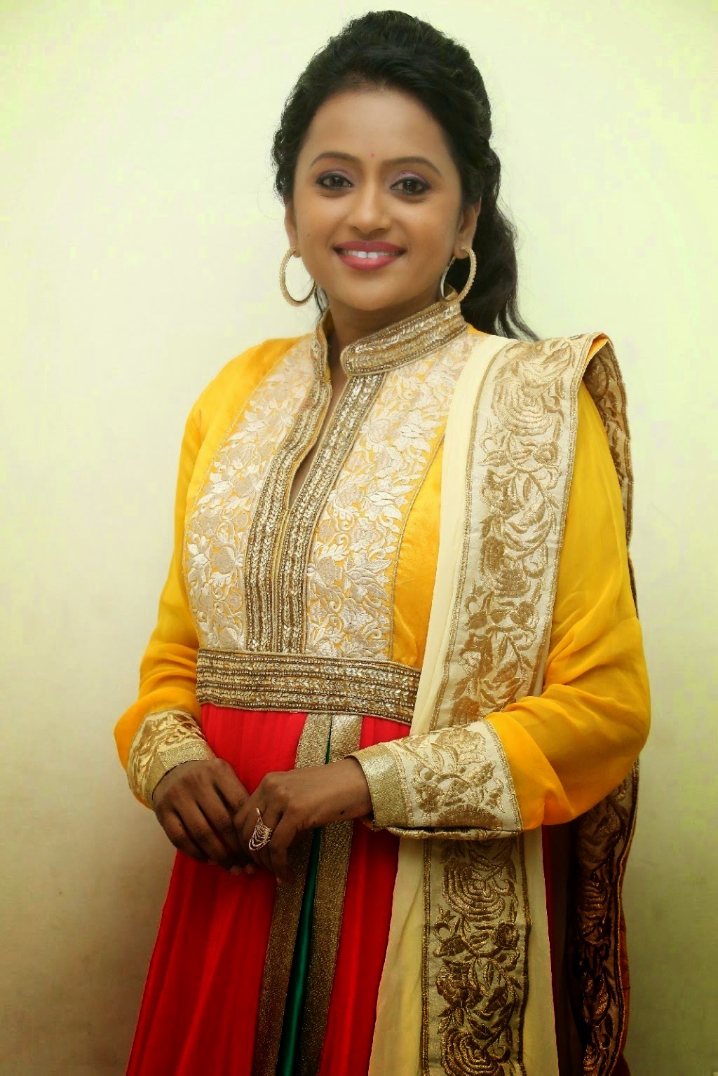 Anchor Suma Latest Photos Cine Gallery Home of Bollywood, Tollywood, Kollywood, Sandalwood and