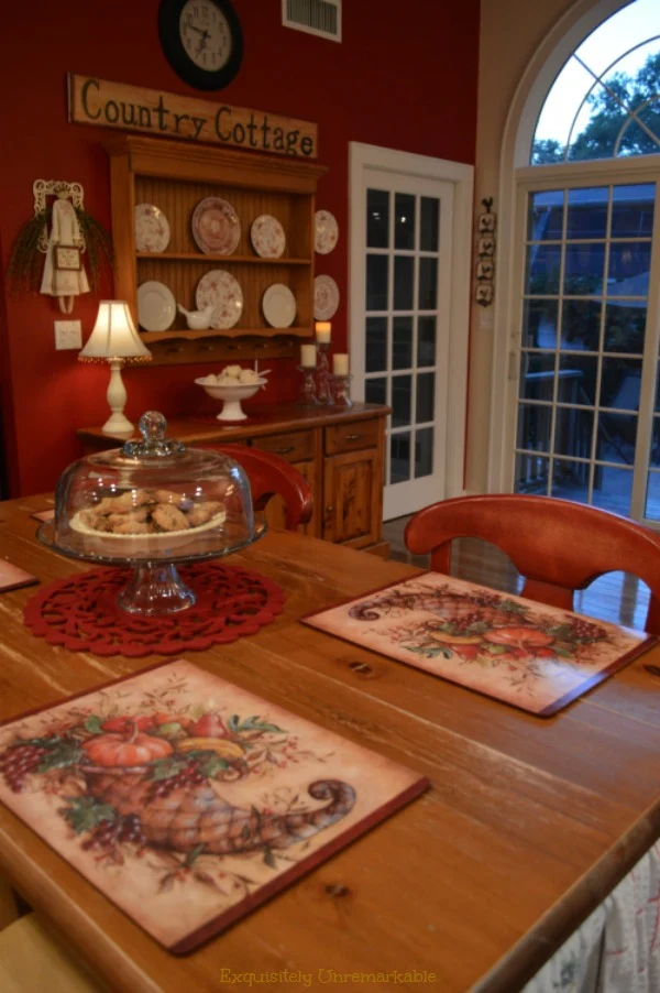 Cottage Style Dining Room Decor