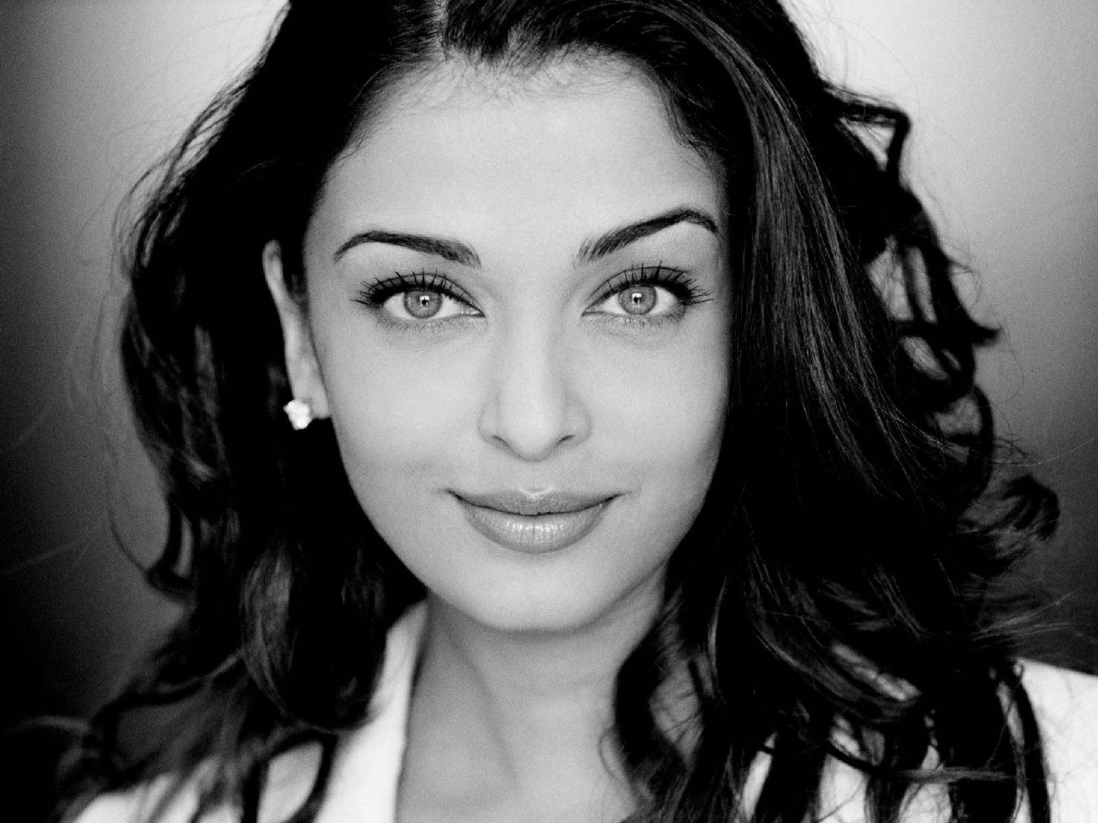 http://1.bp.blogspot.com/-u66U86j10xc/TZIv_3tD2iI/AAAAAAAAAfs/psMIvP0chRI/s1600/Aishwarya-Rai-face.jpg