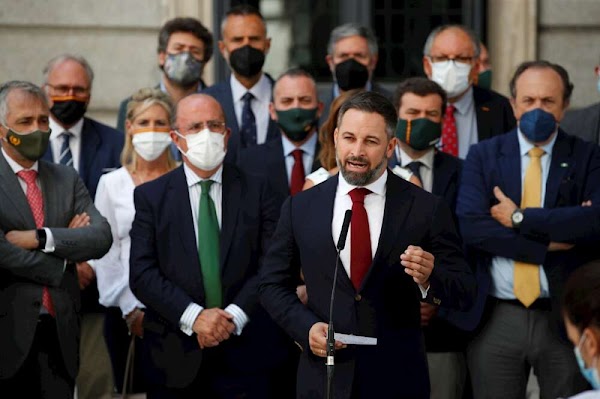 Miles de personas llaman al boicot a El Corte Inglés por haber financiado a Vox Miles de personas llaman al boicot a El Corte Inglés por haber financiado a Vox