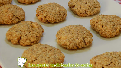 Receta fácil de galletas crujientes de avena y chocolate blanco