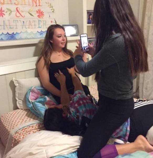 Funny girls photos Funny girls photos