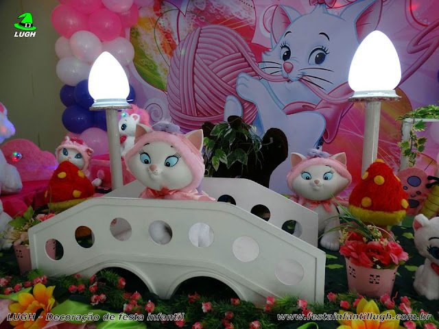 Gata Marie - Decoração tradicional luxo - Detalhes imagem 02 Mesa decorada de aniversário da Gata Marie