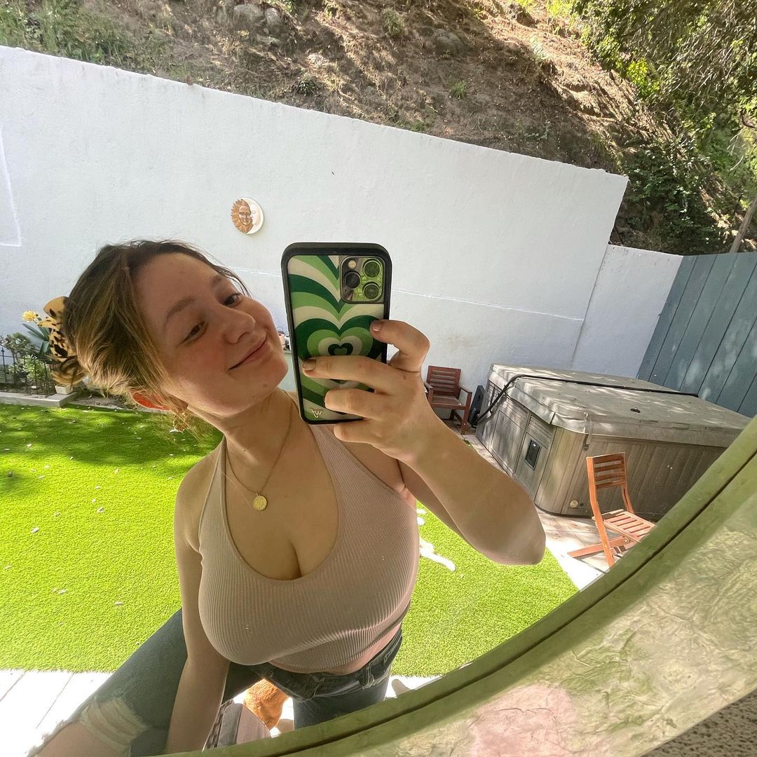 Emma kenney snapchat - 🧡 51 Sexy Emma Kenney Boobs Pictures That Are Sure ...