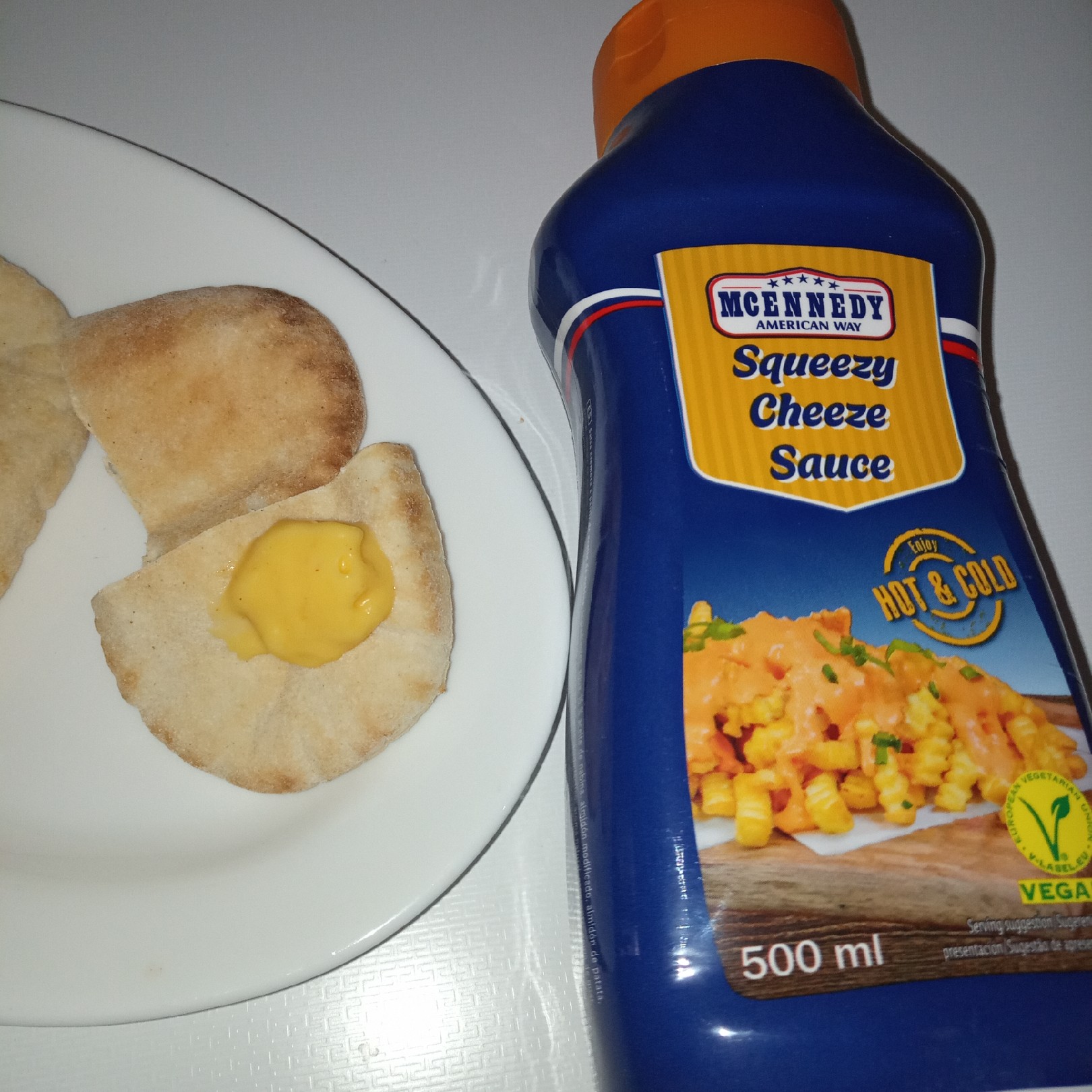 Supersupergirl's Food Reviews Lidl McEnnedy Squeezy Cheese (VEGAN)