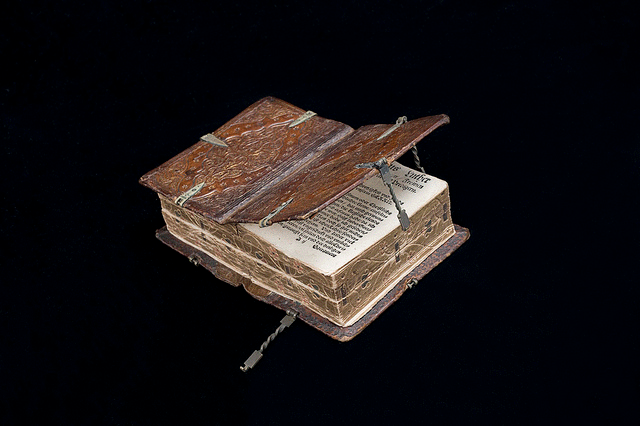 Книгу XVI века можно читать шестью разными способами