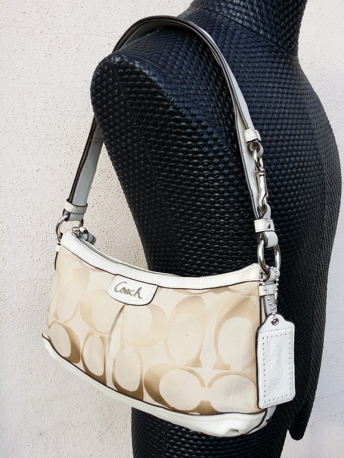 d0rayakEEbaG Authentic Coach Signature EW Shoulder/Crossbody Bag(SOLD)