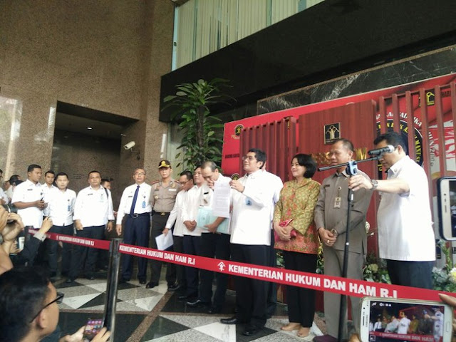 Badan Hukum Resmi Dicabut, Mulai Detik Ini HTI Resmi Bubar & Jadi Ormas Terlarang Badan Hukum Resmi Dicabut, Mulai Detik Ini HTI Resmi Bubar & Jadi Ormas Terlarang