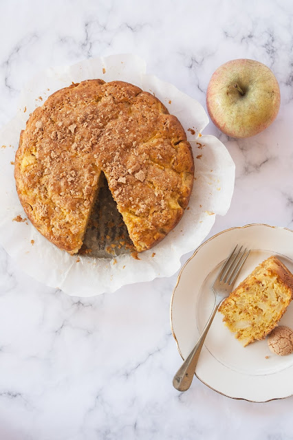 Torta di mele e amaretti