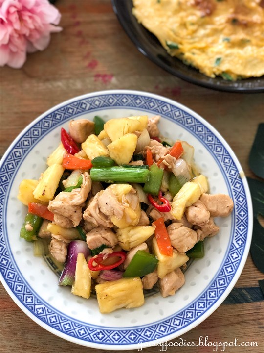 Recipe Vietnamese Stir Fried Chicken with Pineapple & Peppers (Ga xao