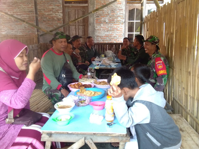 Warung Bu Sukati Ramai Didatangi Tentara Kodim Klaten